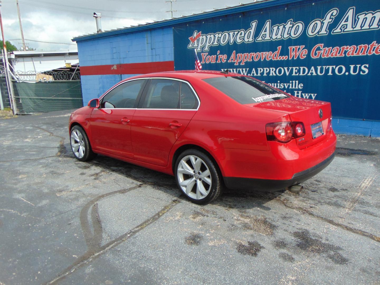 2009 Red Volkswagen Jetta (3VWRM71K49M) with an 5-Cyl 2.5 Liter engine, Automatic, 6-Spd w/Overdrive and Tiptronic transmission, located at 2105 Dixie Hwy, Louisville, KY, 40210, (502) 772-3333, 38.220932, -85.795441 - Photo#8